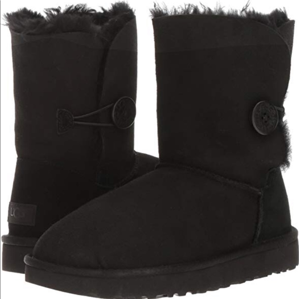 🖤(NEW IN BOX) UGG boots bailey button 🖤